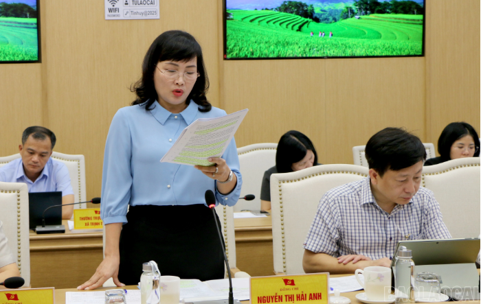 Lãnh đạo Sở Ngoại vụ trình bày tóm tắt kết quả thực hiện nhiệm vụ 7 tháng của năm 2026 và phương hướng, nhiệm vụ trọng tâm 5 tháng cuối năm. Nguồn ảnh: Báo Lào Cai.