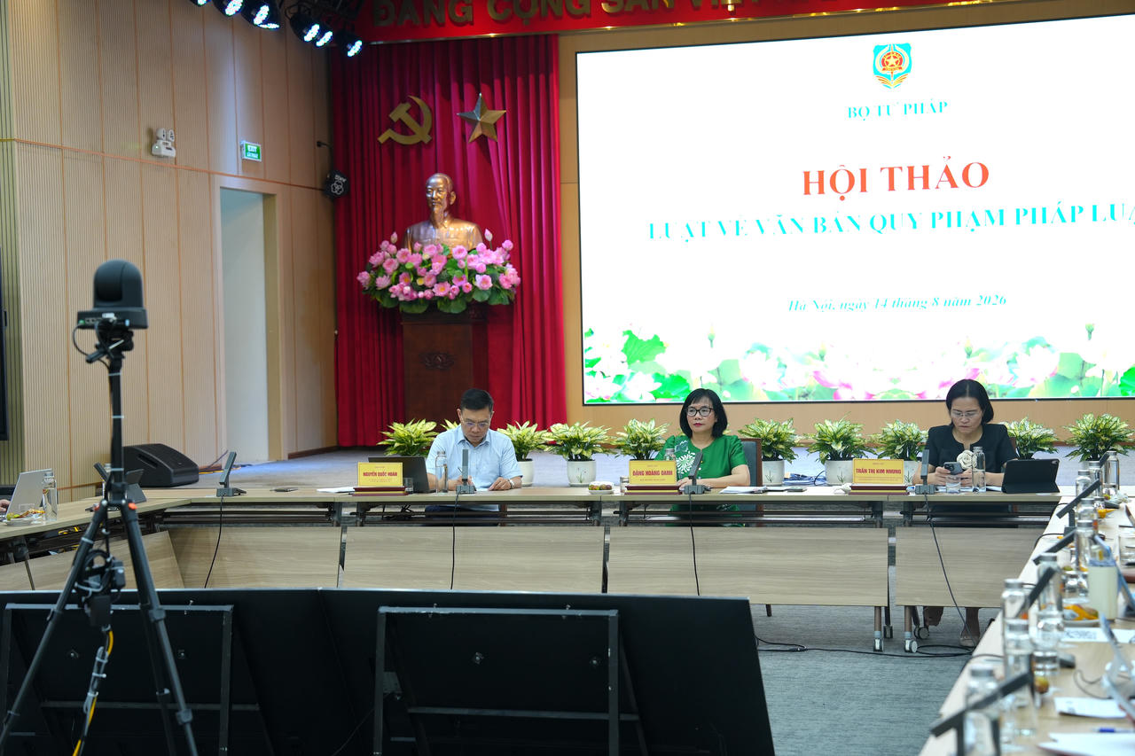 Thứ trưởng Đặng Hoàng Oanh chủ trì Hội thảo.