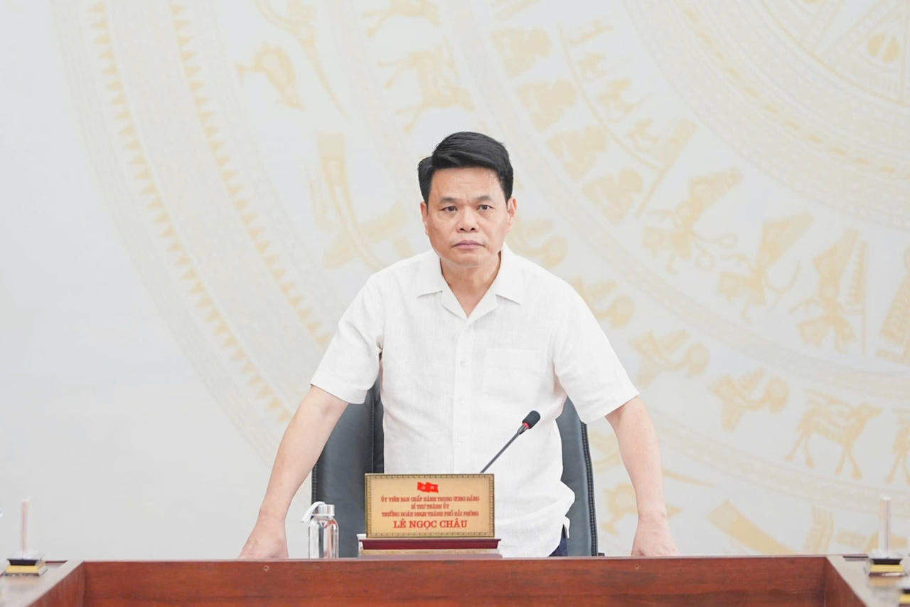 Ông Lê Ngọc Châu, Ủy viên Trung ương Đảng, Bí thư Thành ủy, Trưởng Đoàn ĐBQH thành phố Hải Phòng phát biểu kết luận hội nghị (Ảnh: Cổng TTĐT Hải Phòng)