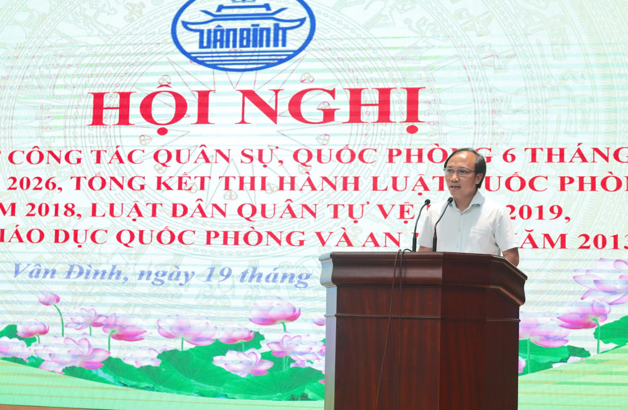 Ông Nguyễn Ngọc Điệp - Phó Bí thư Đảng ủy, Chủ tịch UBND xã phát biểu tại hội nghị