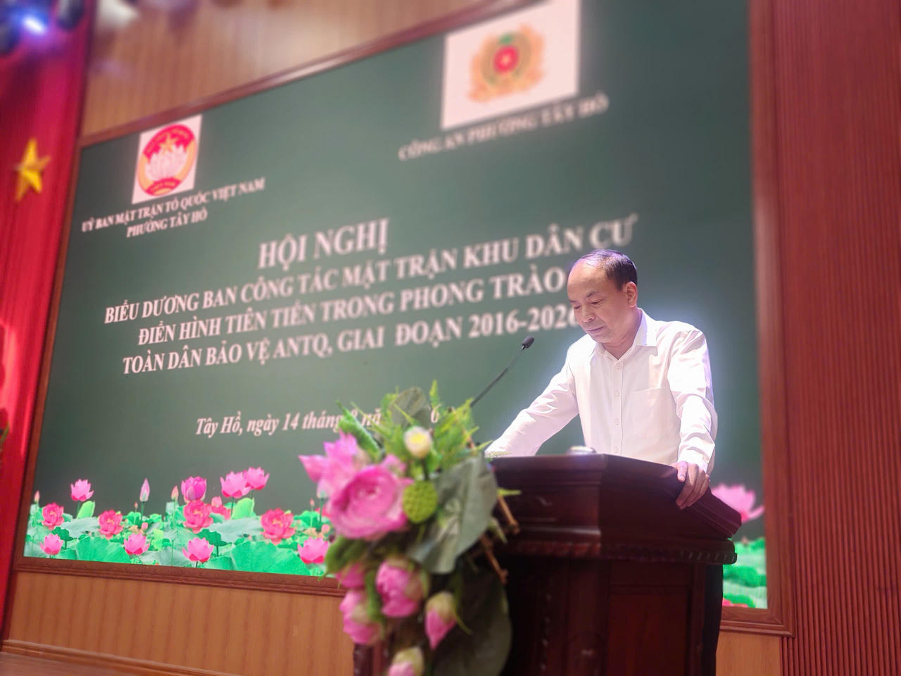 Ông Nguyễn Đình Khuyến – Bí thư Đảng ủy phường Tây Hồ phát biểu tại Hội nghị.
