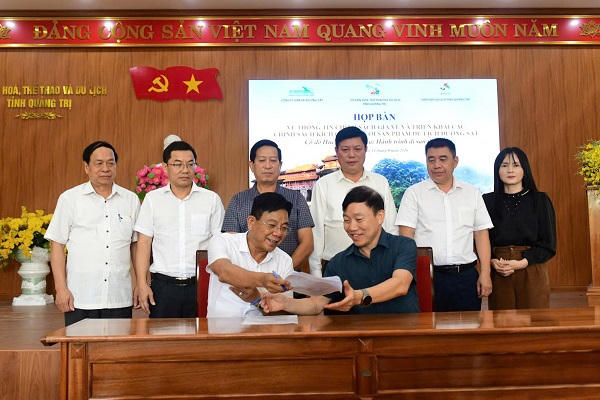 Có gì mới trên hành trình tàu Cố đô Huế - Phong Nha?
