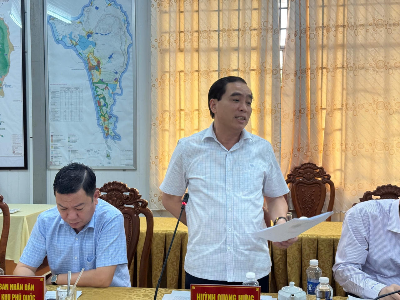 Đại biểu phát biểu tại cuộc họp. Ảnh: Hoàng Dung