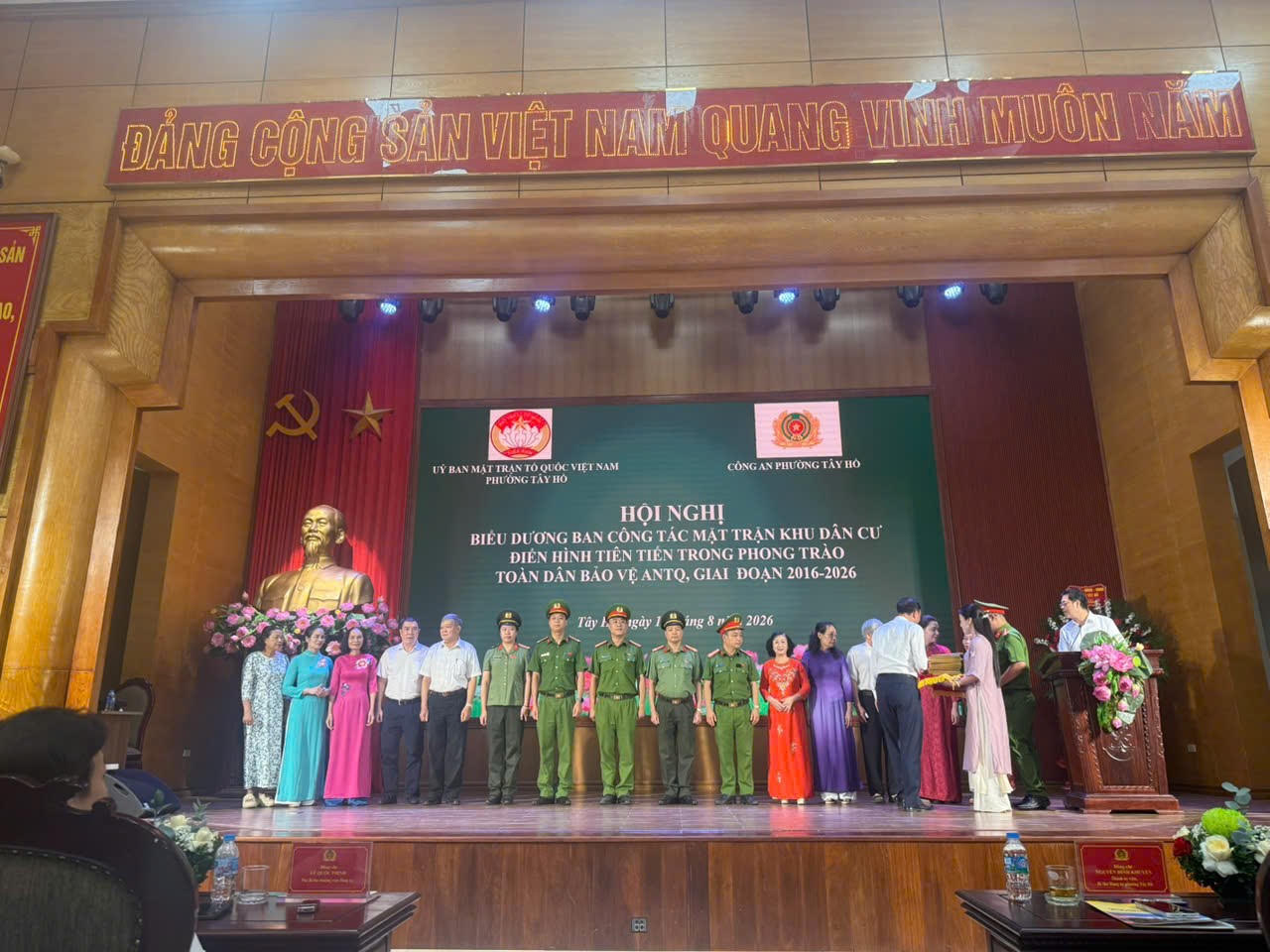 Tây Hồ biểu dương những điển hình tiên tiến trong phong trào Toàn dân bảo vệ an ninh Tổ quốc