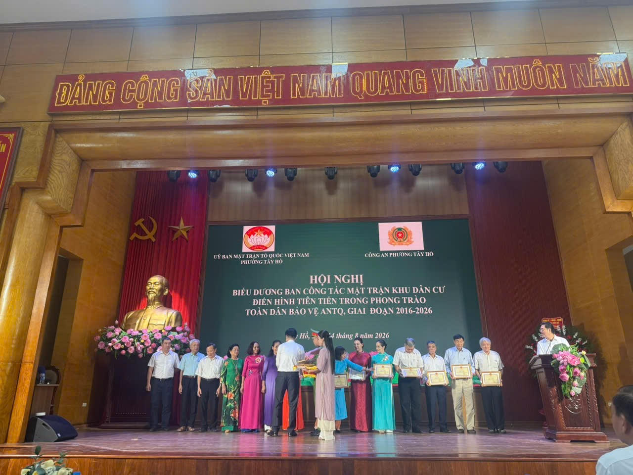 Tây Hồ biểu dương những điển hình tiên tiến trong phong trào Toàn dân bảo vệ an ninh Tổ quốc