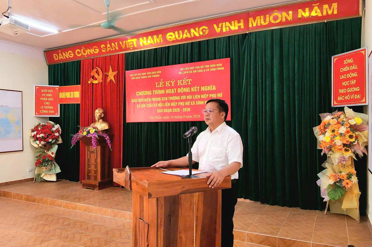 Bí thư Đảng ủy, Chủ tịch HĐND xã Sín Chải Giàng A Páo.