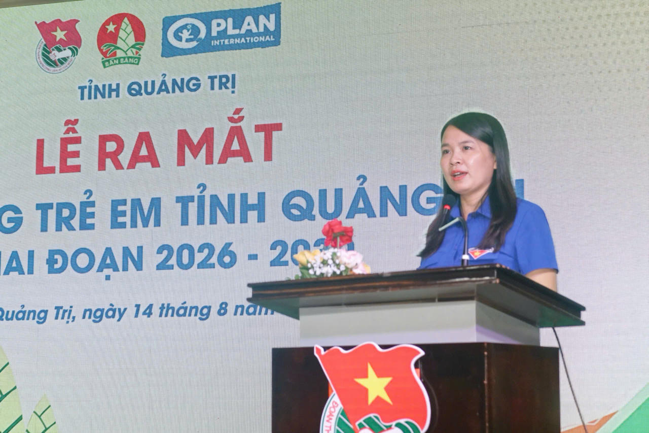 Bà Trần Thị Thu, Bí thư Tỉnh Đoàn Quảng Trị phát biểu tại lễ ra mắt Hội đồng Trẻ em.