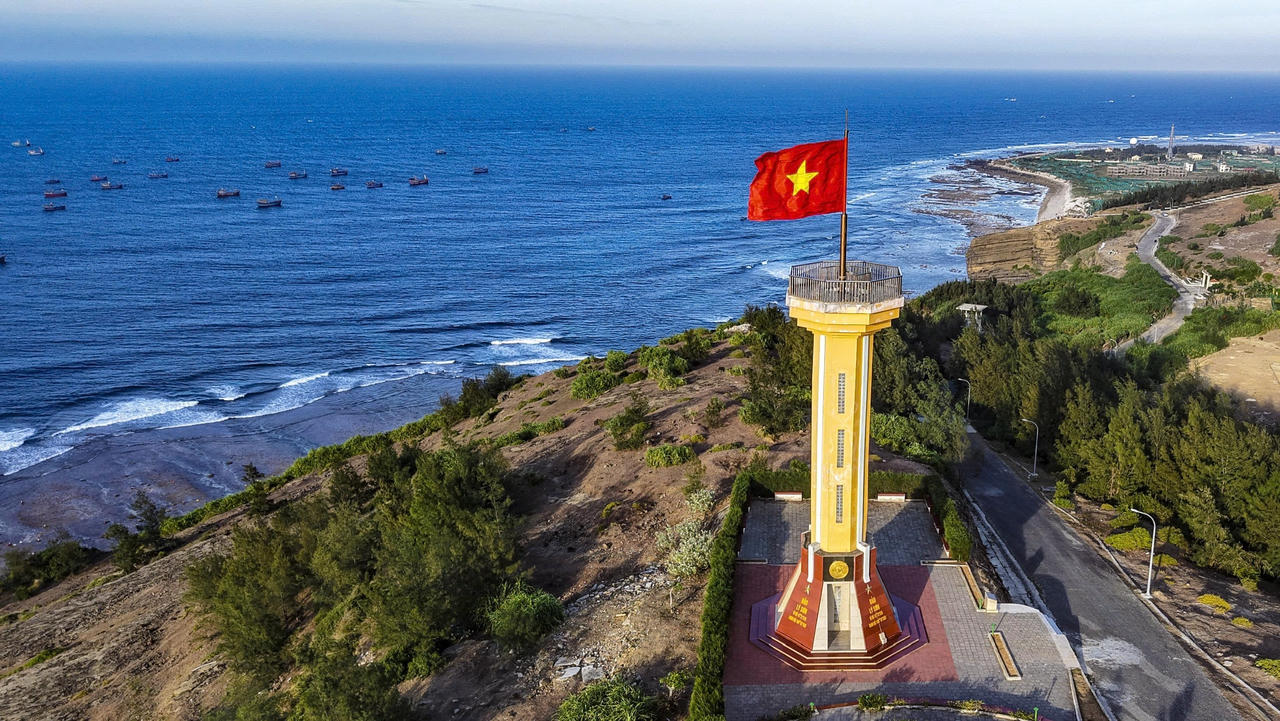  Bài 1: Quyết tâm đưa Lý Sơn thành “thiên đường giữa biển” 