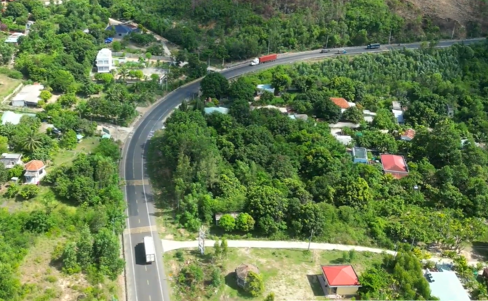 Tuyến Quy Nhơn - Sông Cầu, dọc theo Quốc lộ 1D. Ảnh: Quy Nhơn Homes.
