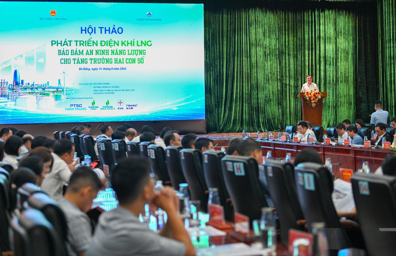 Hội thảo là diễn đàn giúp các cơ quan quản lý, chuyên gia và doanh nghiệp cùng trao đổi, đề xuất các giải pháp nhằm thúc đẩy phát triển điện khí LNG, góp phần hiện thực hóa các mục tiêu về bảo đảm an ninh năng lượng (Ảnh: Vân Anh)