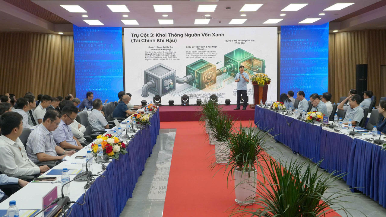 Tại Hội thảo, các chuyên gia, nhà khoa học đã trình bày các tham luận (Ảnh: Vân Anh)