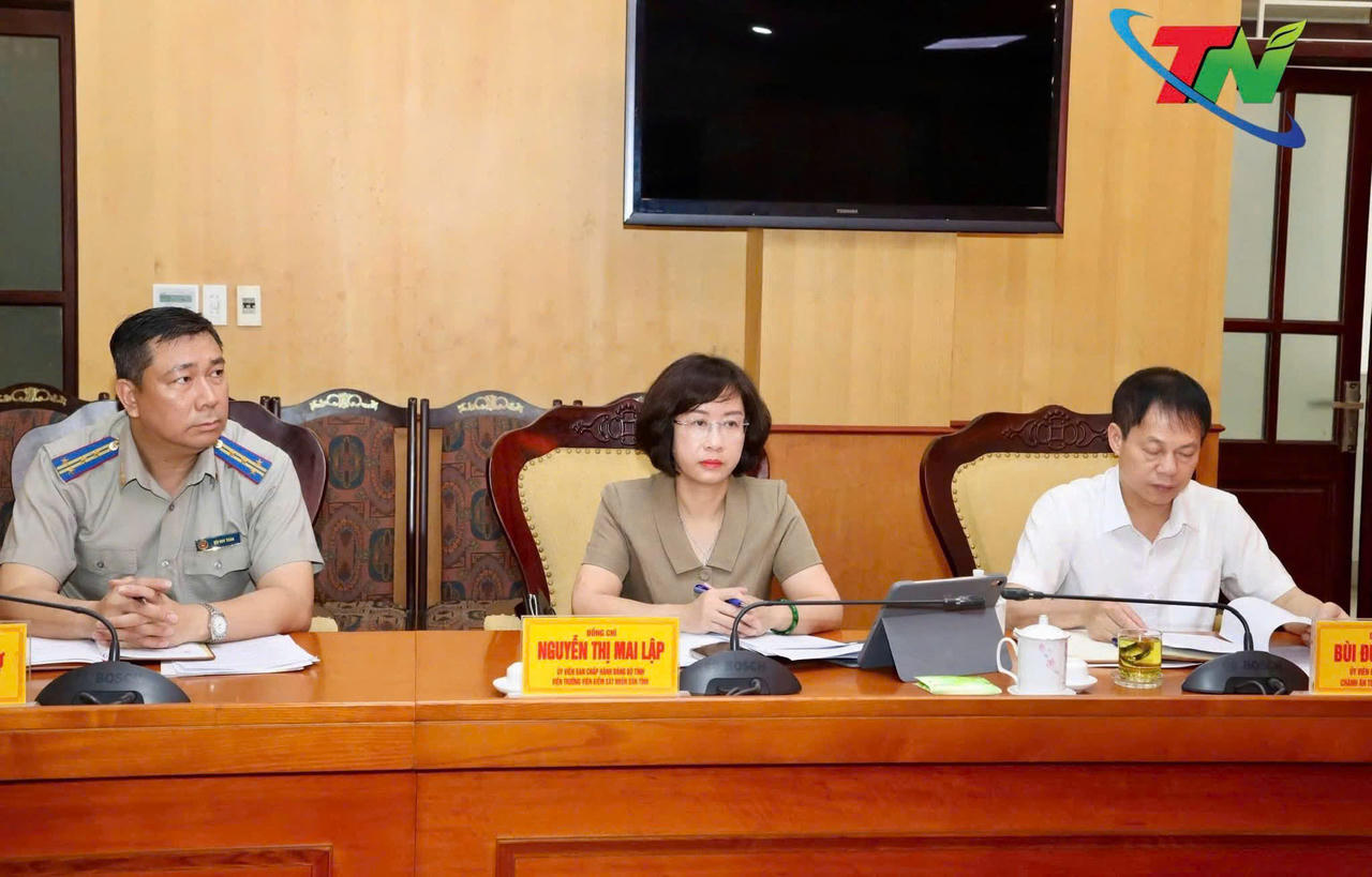 Trưởng THADS Thái Nguyên Bùi Huy Toàn (bìa trái) cùng các đại biểu trong một Hội nghị về công tác THADS