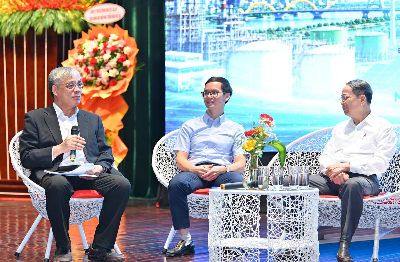  'Phát triển điện khí LNG: Bảo đảm an ninh năng lượng cho tăng trưởng hai con số'