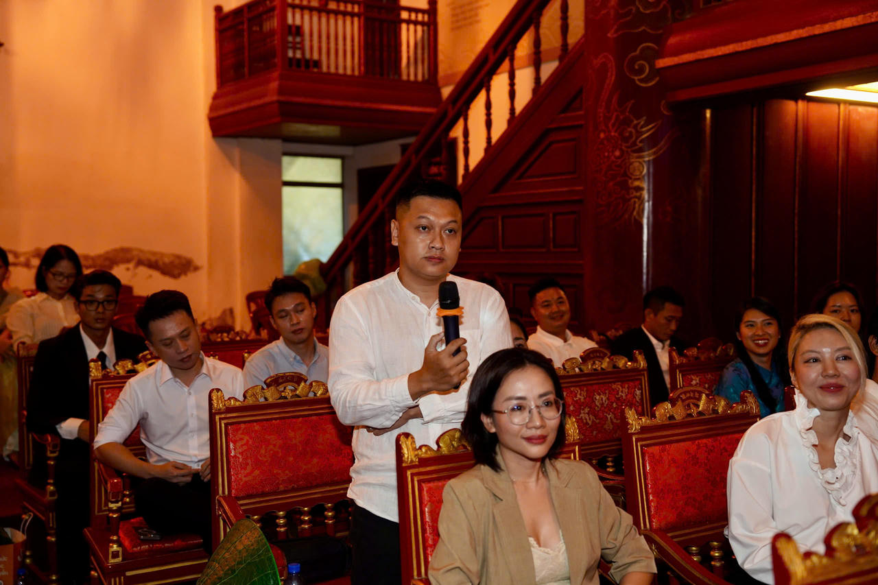 Đại diện doanh nghiệp quản lý MCN, quản lý nhà sáng tạo nội dung và KOLs chia sẻ tại chương trình. (Ảnh: Lê Hoàng).