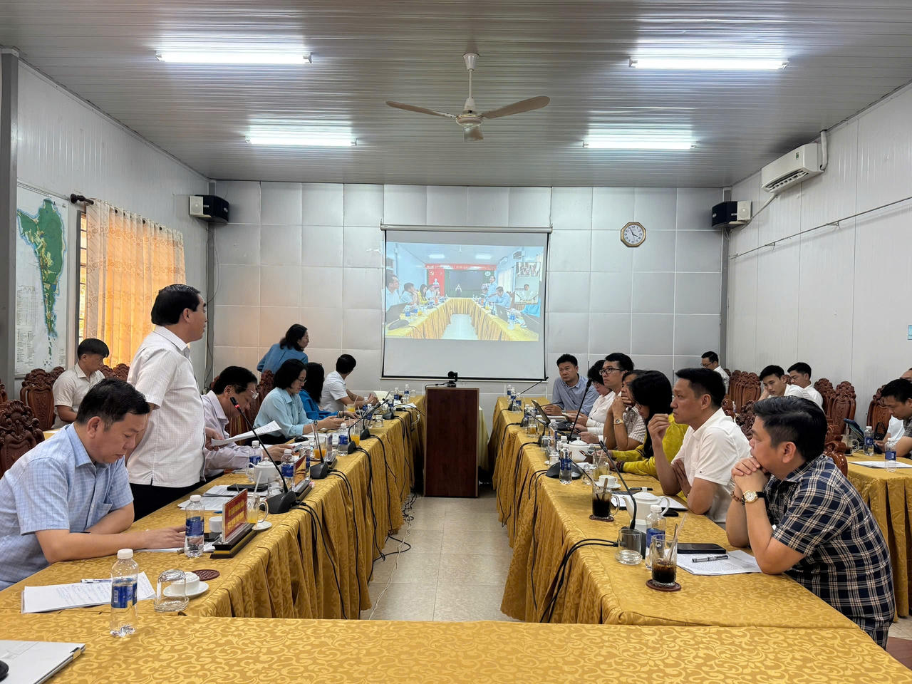 Quang cảnh cuộc họp. Ảnh: Hoàng Dung