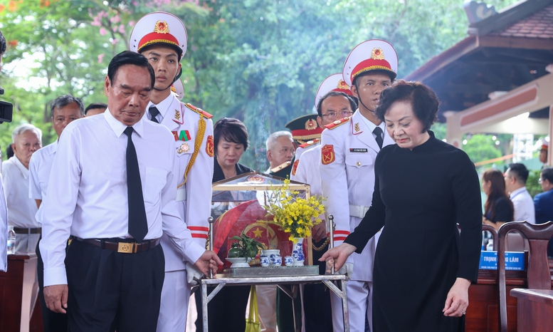 Gần 2 tháng, đường dây nóng “Chiến dịch 500 ngày đêm” tiếp nhận 39.600 cuộc gọi