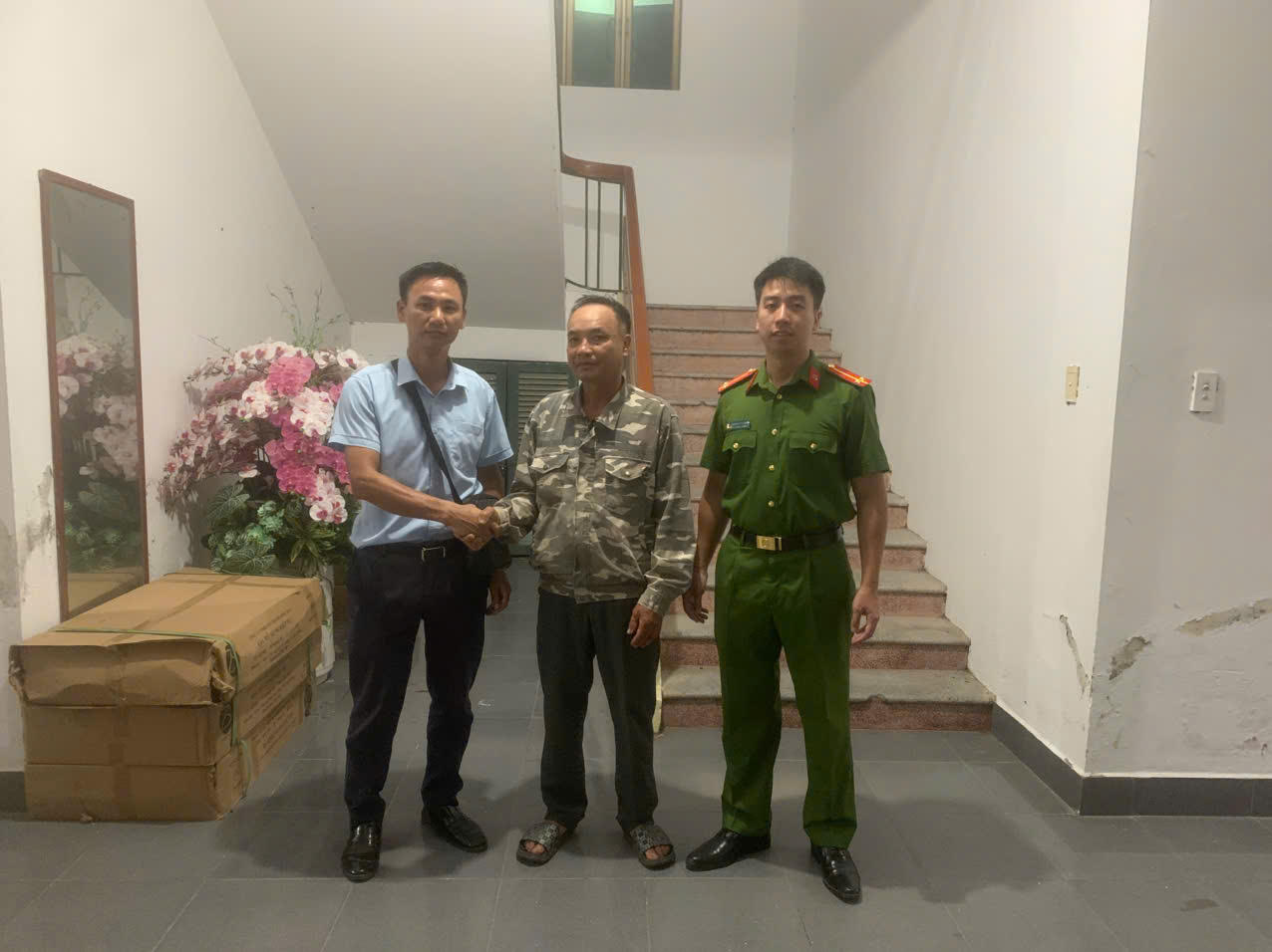 Công ty vật liệu xây dựng nhận lại được hơn 200 triệu đồng chuyển khoản nhầm
