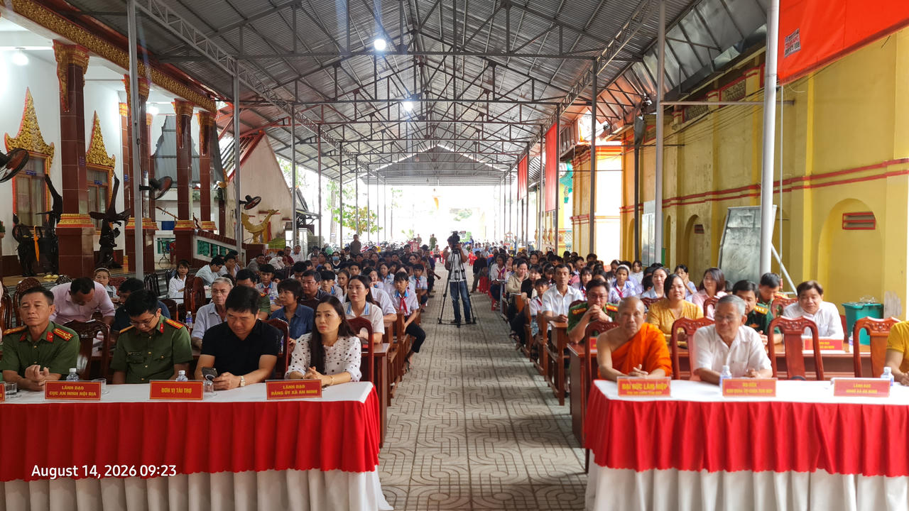 Cục An ninh nội địa - Bộ Công an lan tỏa nghĩa tình, chăm lo cho học sinh nghèo đồng bào dân tộc