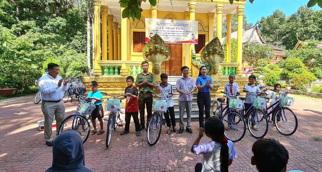 Cục An ninh nội địa - Bộ Công an lan tỏa nghĩa tình, chăm lo cho học sinh nghèo đồng bào dân tộc