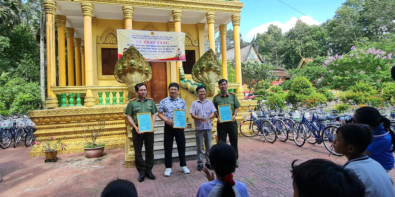 Cục An ninh nội địa - Bộ Công an lan tỏa nghĩa tình, chăm lo cho học sinh nghèo đồng bào dân tộc