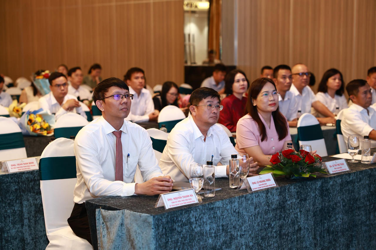 Các đại biểu tham dự lễ ký kết. Ảnh: ULAW