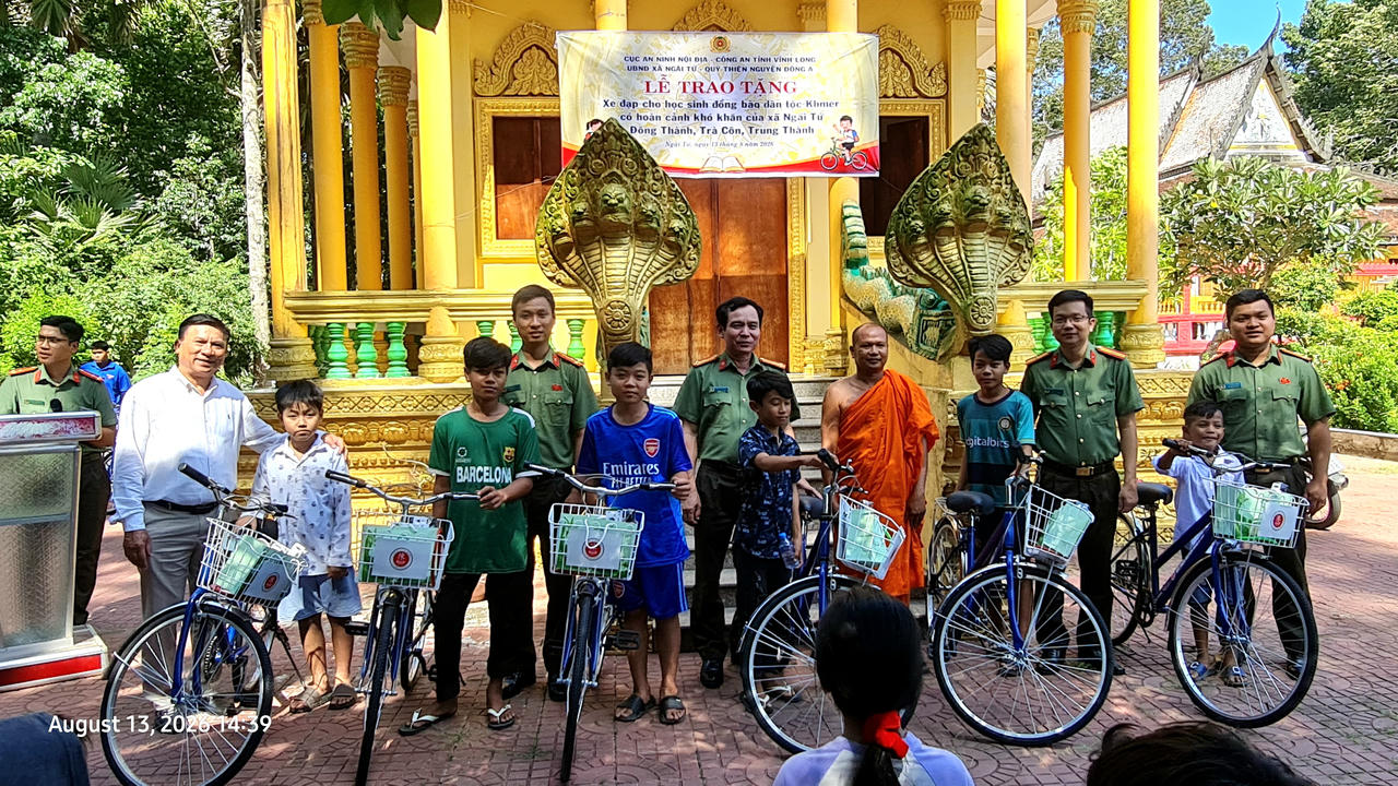 Cục An ninh nội địa - Bộ Công an lan tỏa nghĩa tình, chăm lo cho học sinh nghèo đồng bào dân tộc