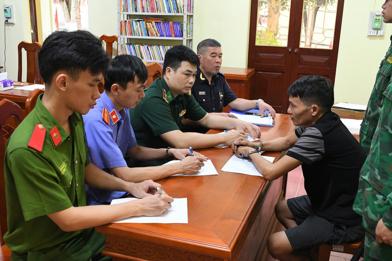 Đối tượng Nguyễn Văn Đức tại cơ quan chức năng tỉnh Lạng Sơn. (Ảnh: Lý Nhất)