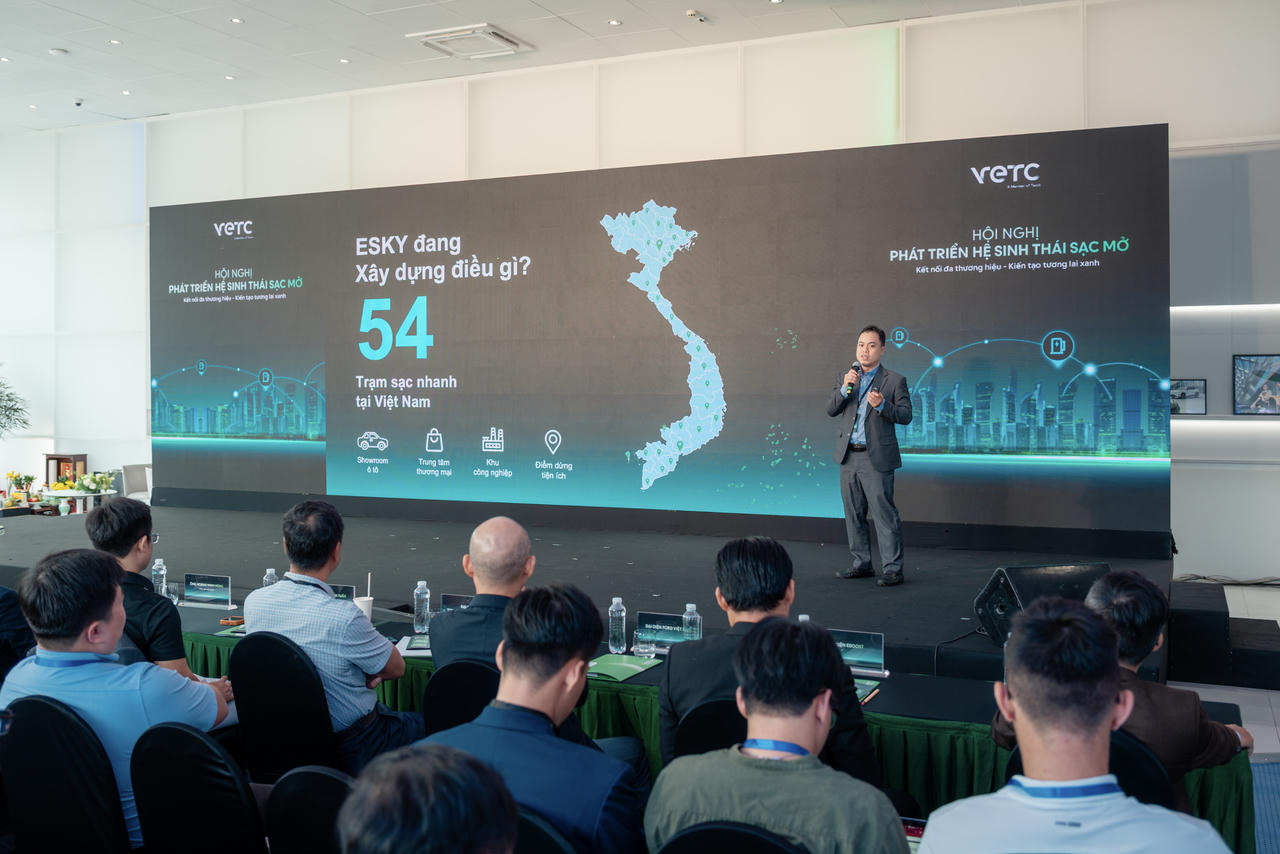 Ông Lý Hữu Lợi - Giám đốc công nghệ của Esky trình bày tham luận tại sự kiện. Ảnh: VETC