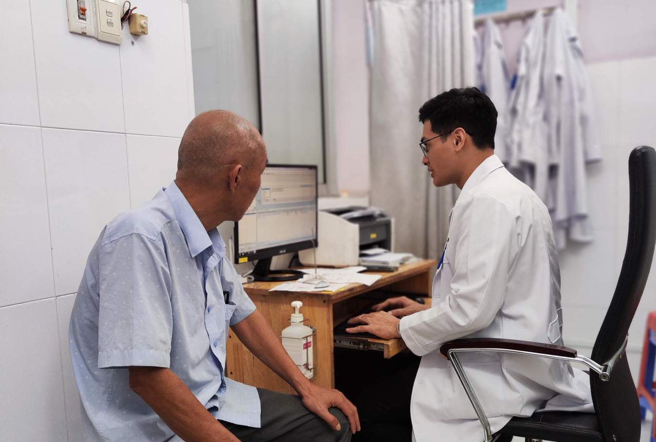 Dự thảo cũng bổ sung thêm cơ chế hỗ trợ và xây dựng môi trường làm việc thuận lợi sau khi học viên tốt nghiệp để họ yên tâm công tác và cống hiến lâu dài. (Ảnh Trường Giang)