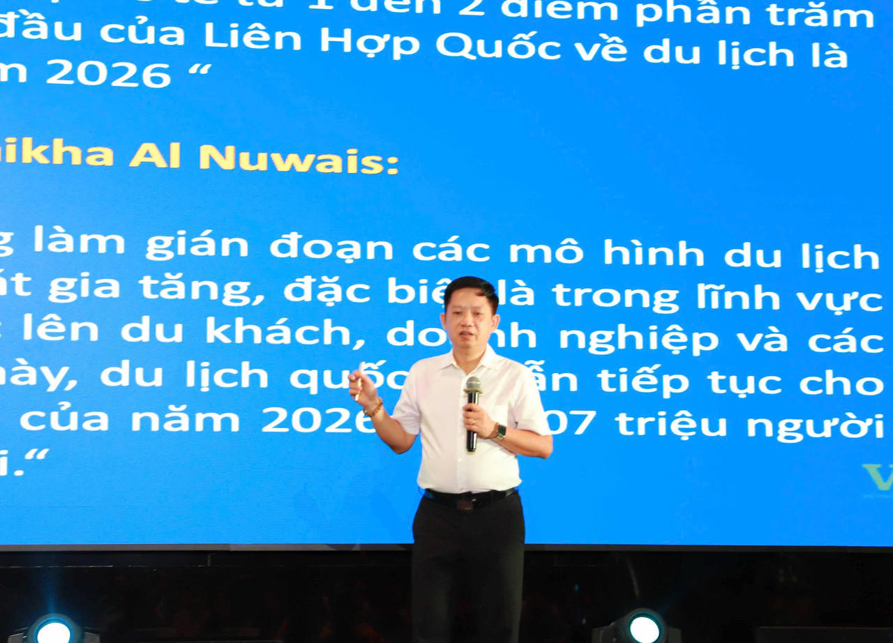 Ông Phùng Quang Thắng, Phó Chủ tịch Thường trực Liên Chi hội Lữ hành Việt Nam trình bày tham luận về xu hướng thị trường khách quốc tế và hàm ý đối với du lịch Việt Nam. (Ảnh: Ngọc Châu)
