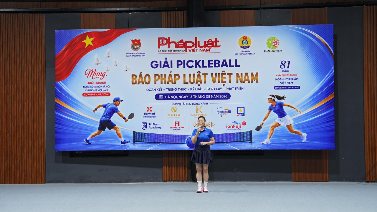 Tiến sĩ Vũ Hồng Thuý - Phó Tổng Biên tập, Chủ tịch Công đoàn Báo Pháp luật Việt Nam phát biểu tại Chương trình