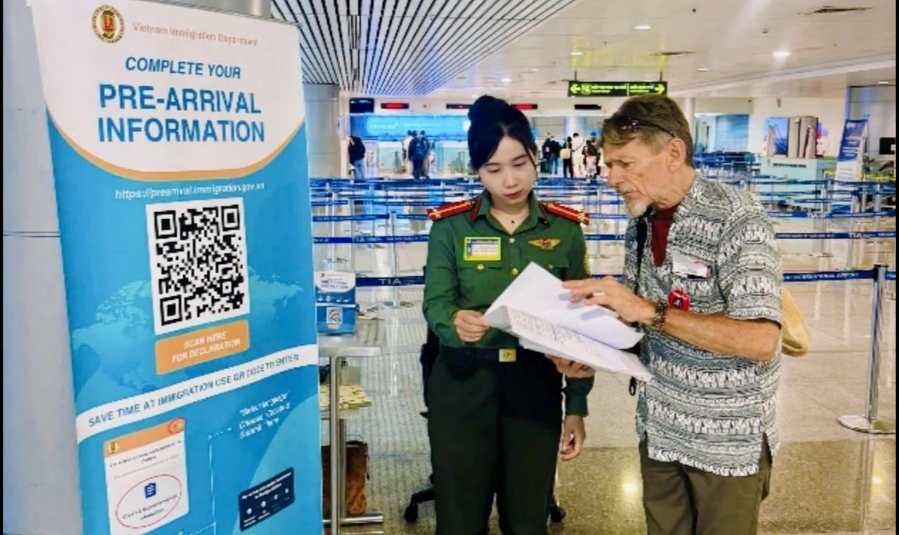 Sửa nhiều mẫu giấy tờ xuất nhập cảnh, hạn thẻ tạm trú tại Việt Nam có thể tới 10 năm 