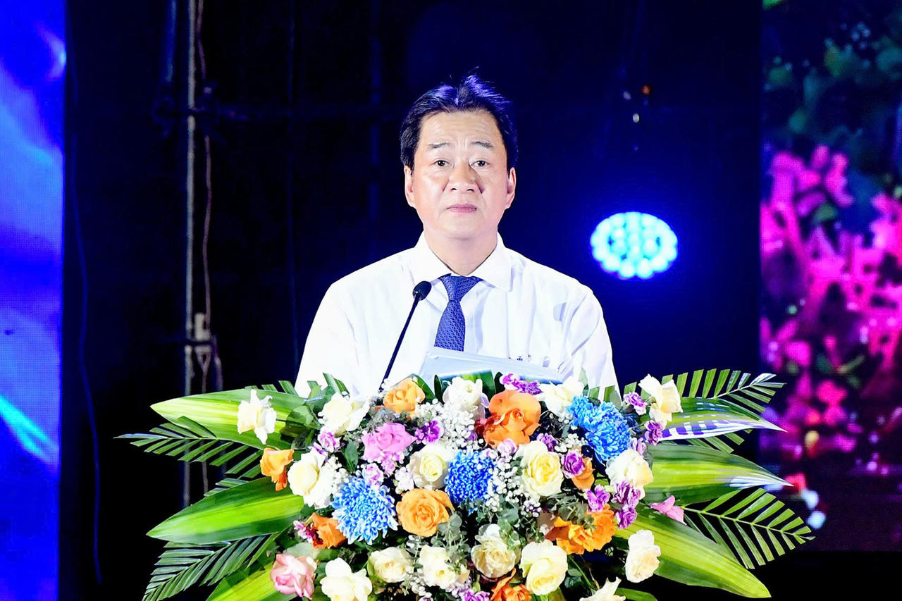 Ông Nguyễn Long Biên, Ủy viên Ban Thường vụ Tỉnh ủy, Phó Chủ tịch Thường trực UBND tỉnh Khánh Hòa phát biểu tại chương trình. (Ảnh: Sở VH, TT và DL Quảng Trị)