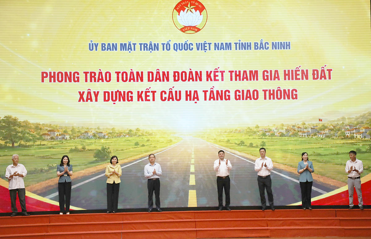 Bắc Ninh đối thoại với MTTQ cơ sở, phát động phong trào hiến đất làm đường