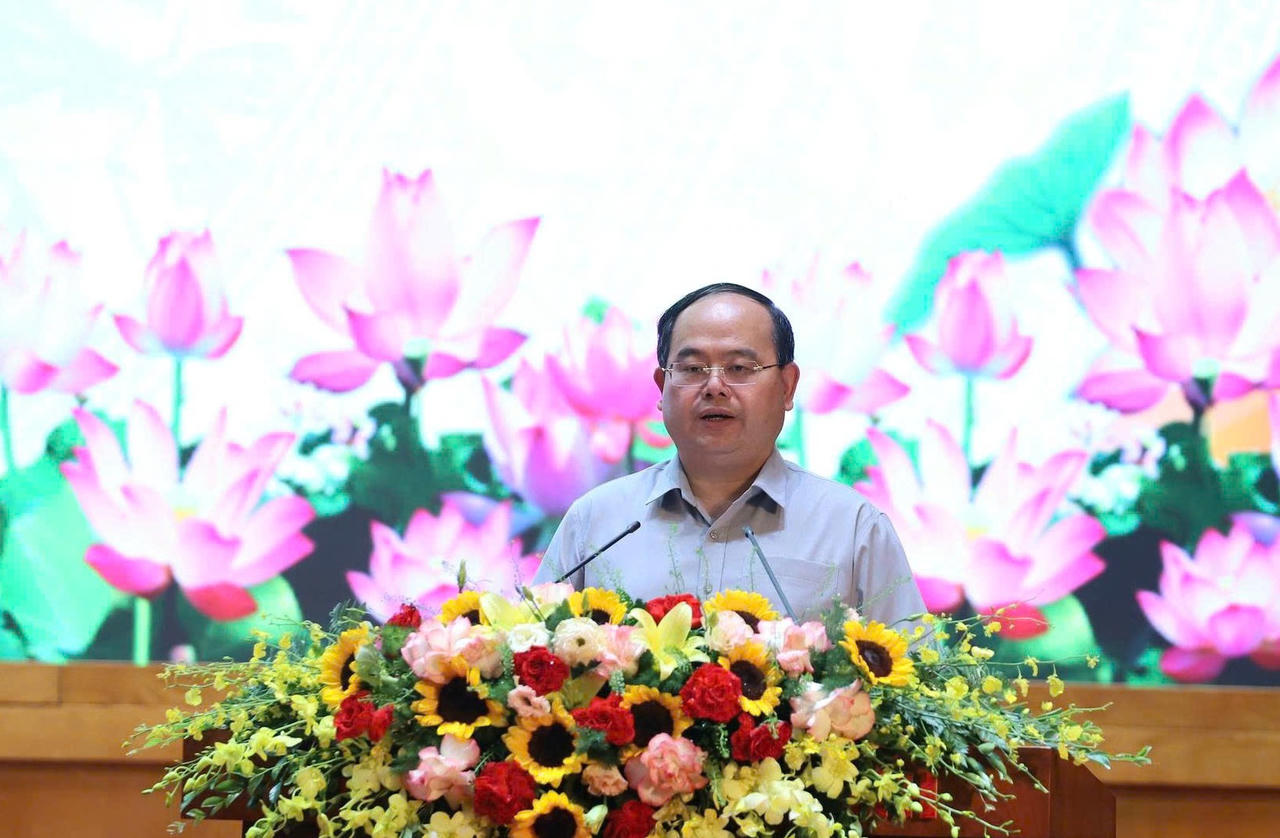 Ông Quản Minh Cường, Ủy viên Trung ương Đảng, Bí thư Tỉnh ủy, Trưởng đoàn ĐBQH tỉnh Quảng Ninh, phát biểu tại Hội nghị. (Ảnh: Công Hoan)