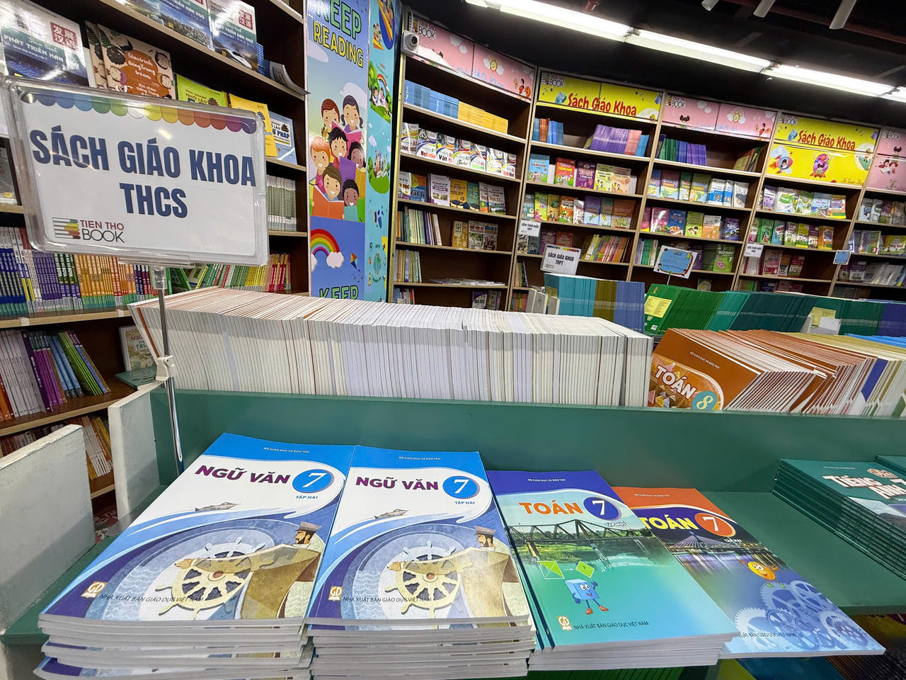 Sôi động thị trường đồ dùng học tập trước thềm năm học mới
