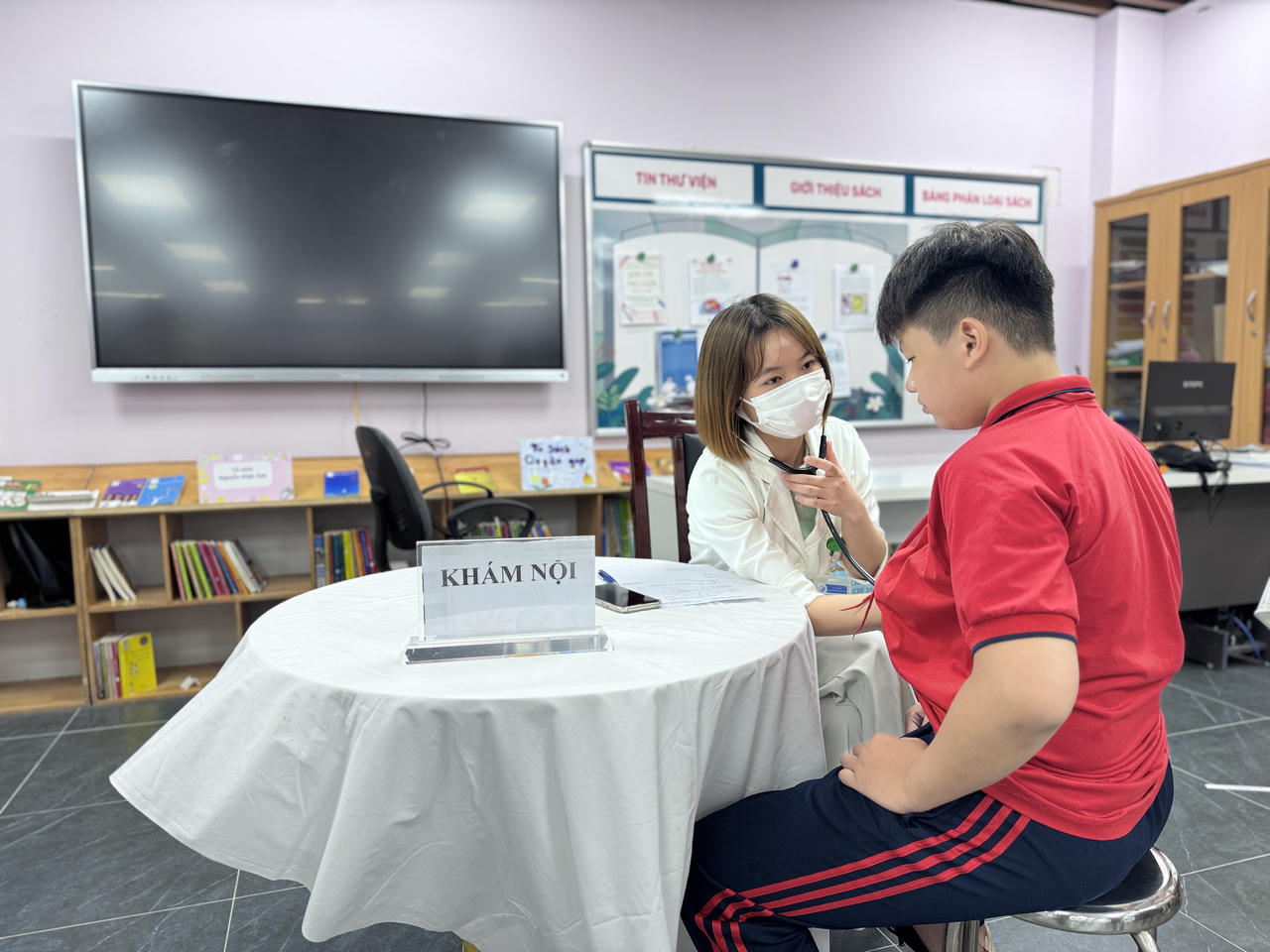 Hà Nội tổ chức khám sức khỏe định kỳ miễn phí cho học sinh trước năm học mới Hà Nội tổ chức khám sức khỏe định kỳ miễn phí cho học sinh trước năm học mới