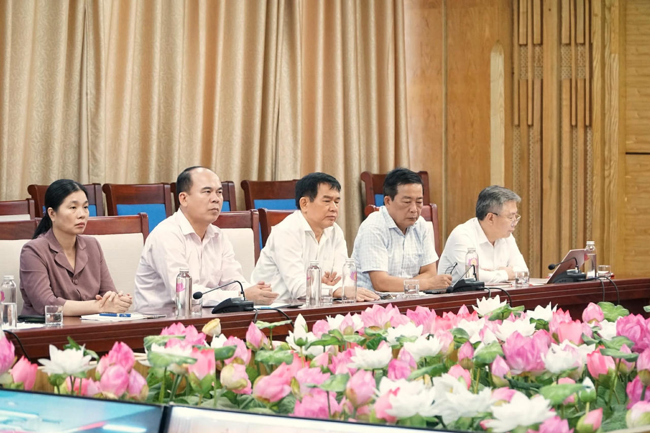 Các đại biểu tham dự tại điểm cầu Văn phòng UBND tỉnh Nghệ An. Ảnh: Tuyết Lan