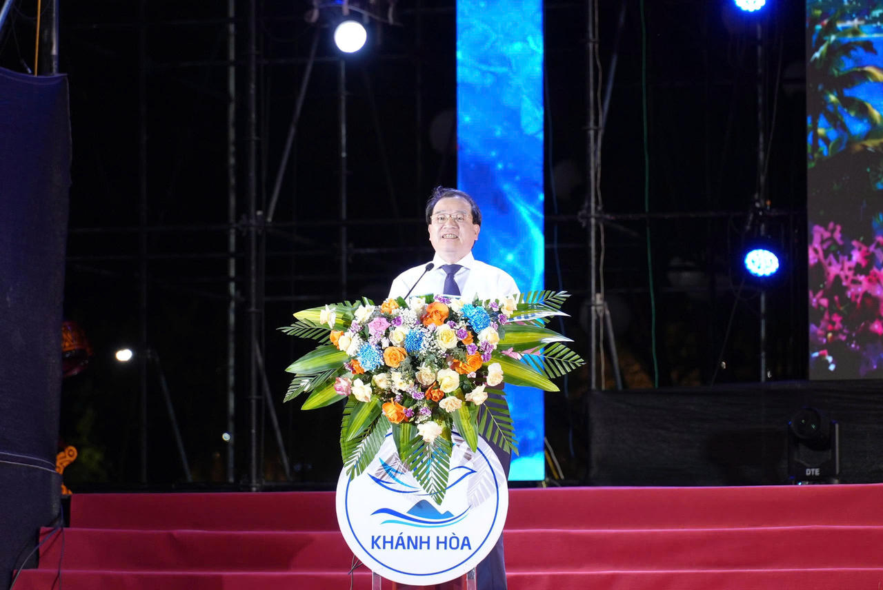 Ông Hà Văn Siêu, Phó Cục trưởng Cục Du lịch Quốc gia Việt Nam phát biểu tại lễ khai mạc. (Ảnh: T.Đ)