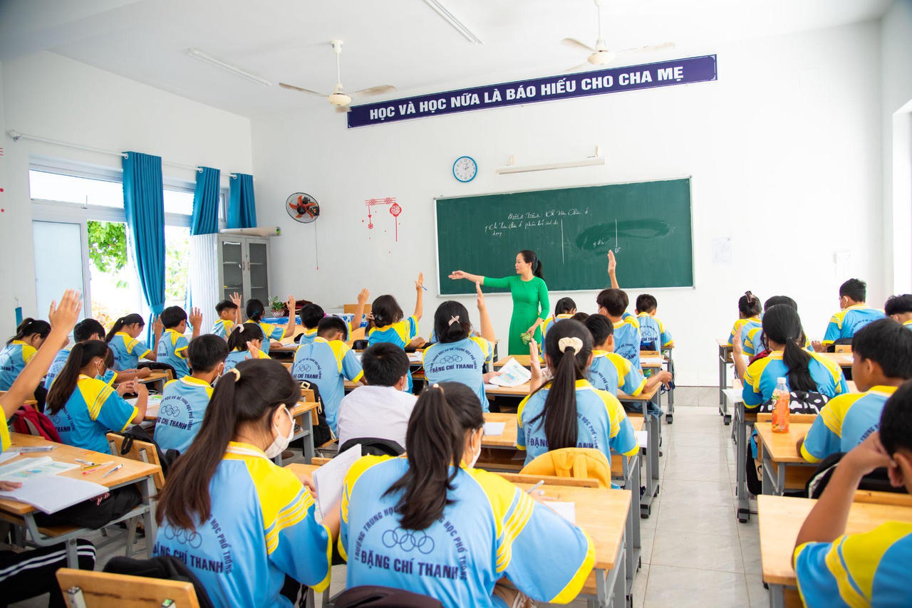 Chấm dứt cảnh "học nhờ, ở tạm", mái trường Đặng Chí Thanh chính thức trở thành điểm tựa vững chắc, chắp cánh ước mơ cho các thế hệ học sinh vững bước vào tương lai.