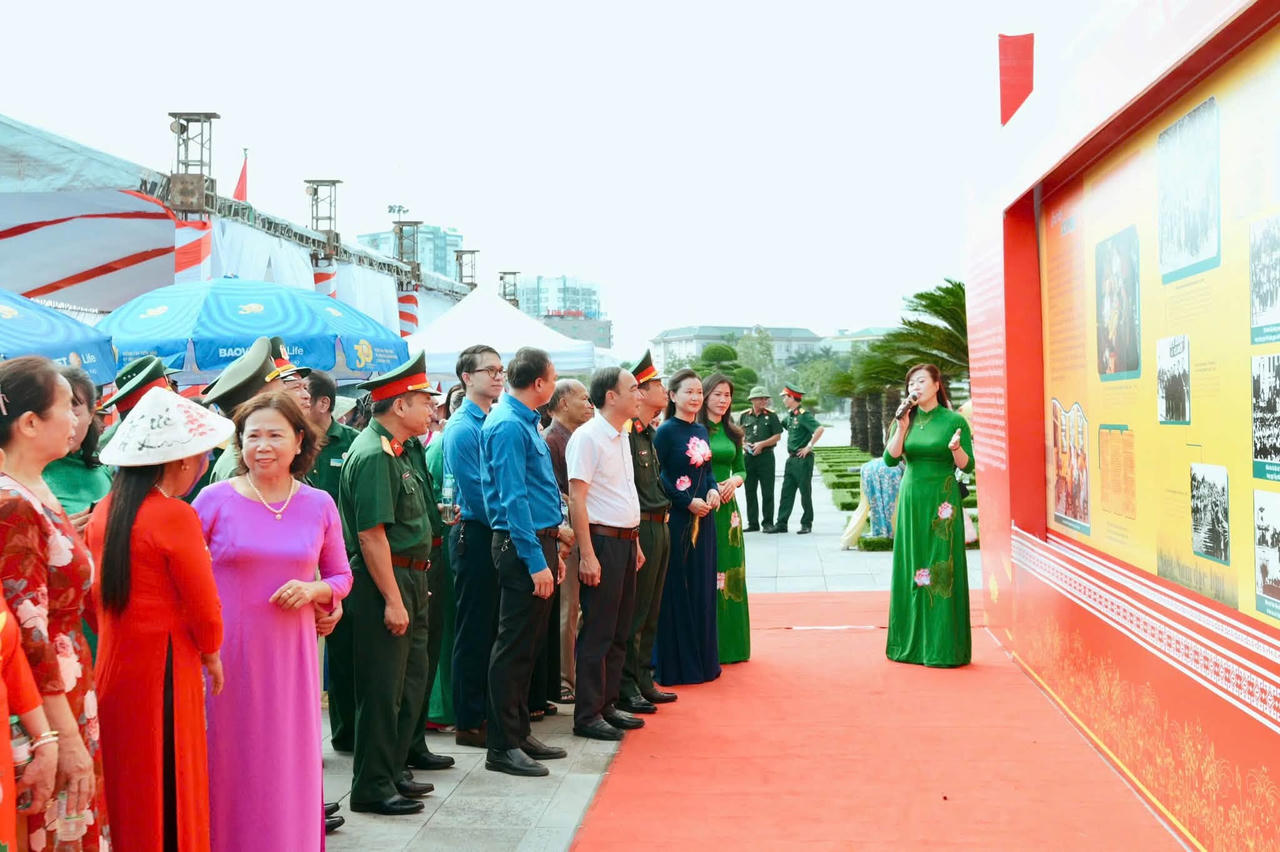 Ba Đình tỏa nắng tại trưng bày chuyên đề "Rạng rỡ Mùa Thu Độc lập" 