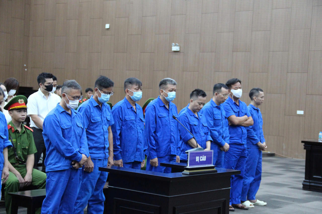 Cựu Thứ trưởng Nguyễn Bá Hoan thừa nhận sai phạm, xin được “trả lại” tiền thừa Cựu Thứ trưởng Nguyễn Bá Hoan thừa nhận sai phạm, xin được “trả lại” tiền thừa