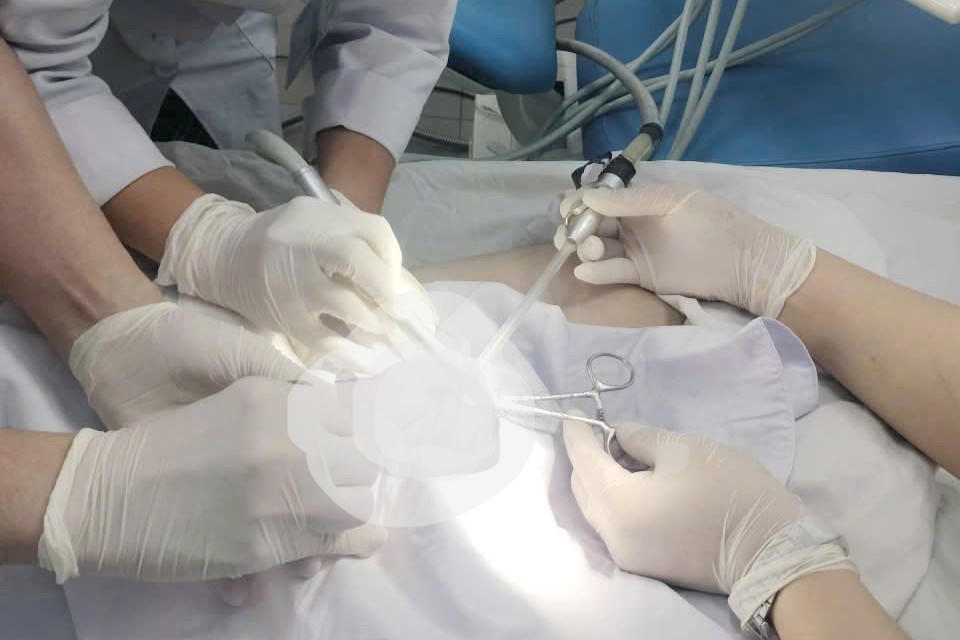 Nam thanh niên gặp sự cố hy hữu với chiếc cờ lê sắt