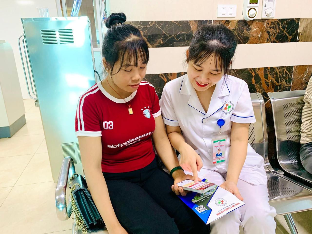 Trung tâm Y tế khu vực Phù Ninh mong muốn nâng cao nhận thức của người dân về lợi ích của các tiện ích số trong lĩnh vực y tế, góp phần xây dựng nền y tế thông minh, hiện đại, hướng tới sự hài lòng của người bệnh.