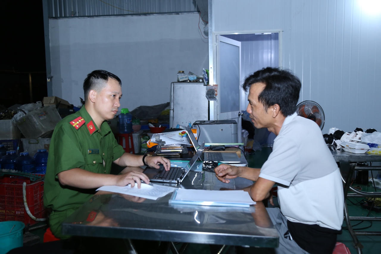 Phá đường dây “phù phép” 130 tấn thịt trâu đông lạnh thành… “khô bò” Phá đường dây “phù phép” 130 tấn thịt trâu đông lạnh thành… “khô bò”