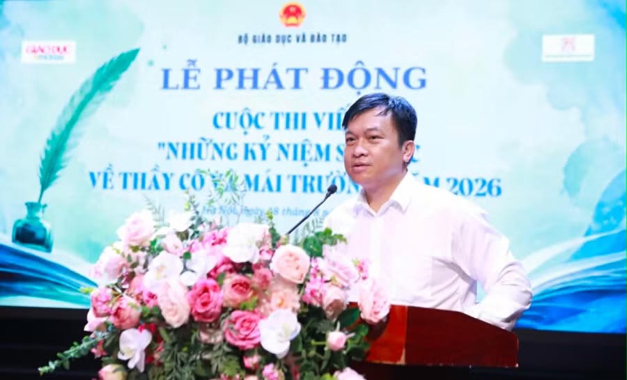 Ông Doãn Hồng Hà - Phó Trưởng ban Tuyên giáo và Dân vận Đảng ủy Bộ GD&ĐT, đại diện Ban Giám khảo phát biểu. (Ảnh: PV)