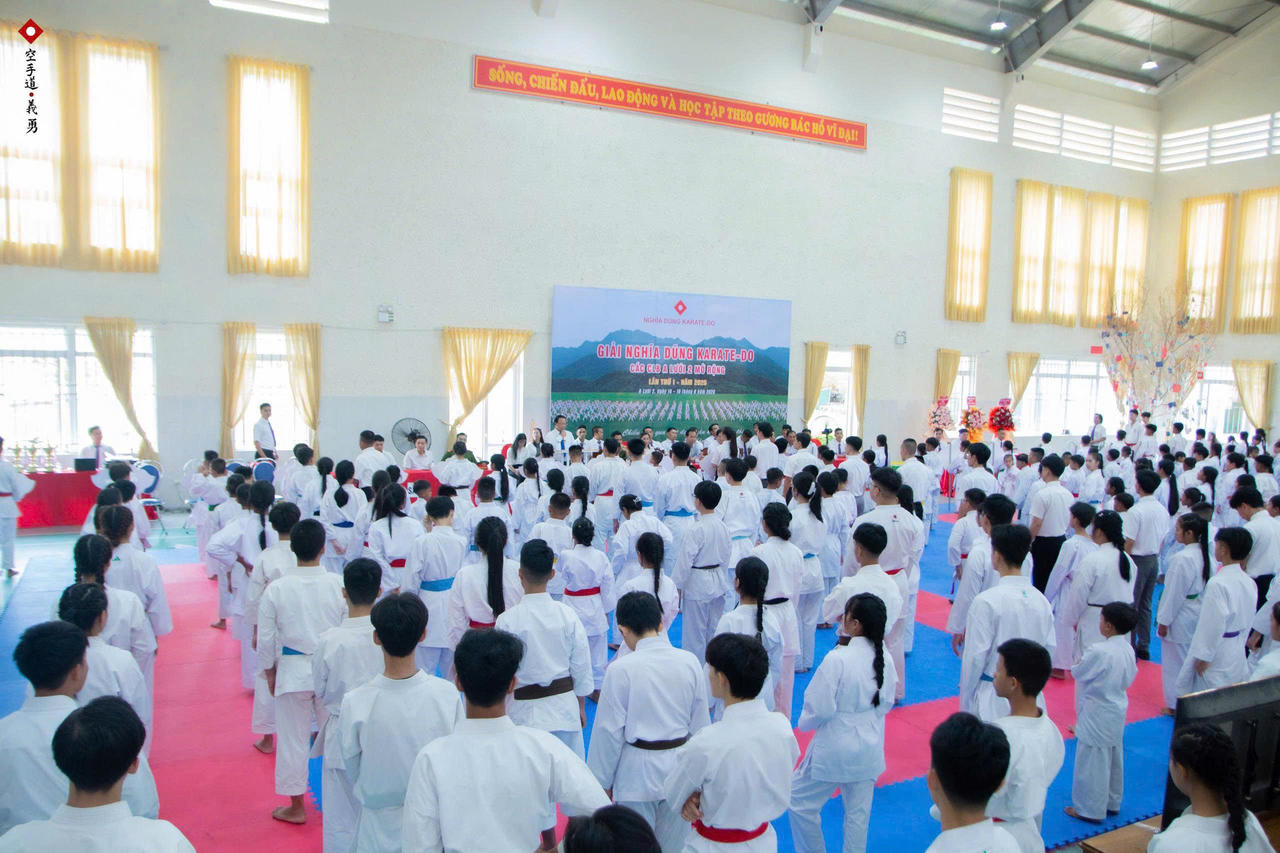 Trong hơn một thập kỷ đồng hành cùng A Lưới, Nghĩa Dũng Karate-Do còn để lại dấu ấn qua các chương trình đồng diễn võ thuật tại những kỳ Đại hội Thể dục thể thao, hoạt động xã hội, nhiều chương trình hướng đến cộng đồng.