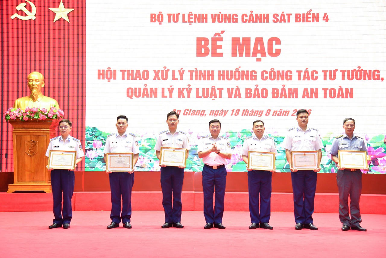 BTL Vùng Cảnh sát biển 4 đưa tình huống thực tế vào hội thao xử lý công tác tư tưởng, kỷ luật