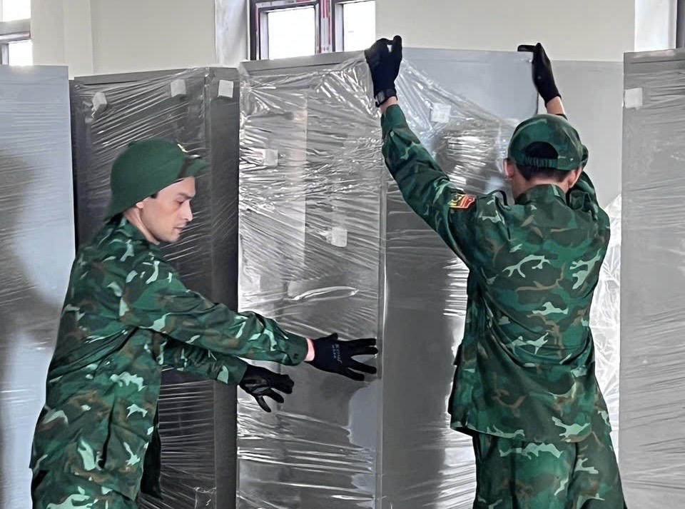 Chiến sĩ 3 đồn biên phòng tham gia hoàn thiện trường nội trú biên giới tại Lào Cai