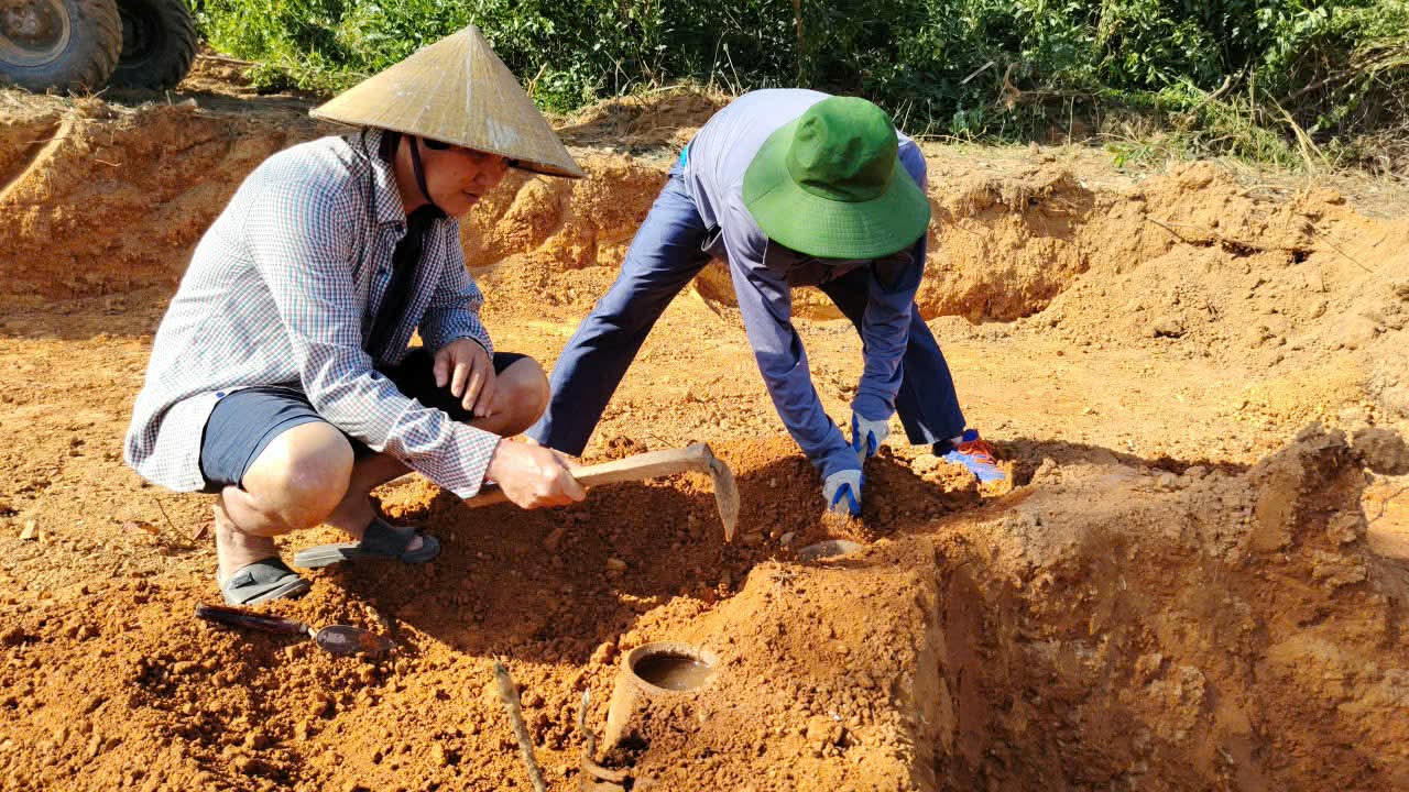 Khai quật mộ gạch cổ ở Nghệ An: Phát hiện nhiều đồ tùy táng hiếm gặp 